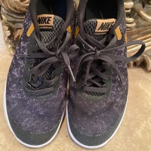 Nike Women’s Flex Experience RN 8 black/gold Size7